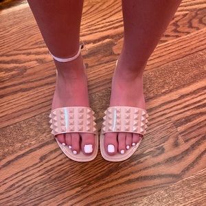 New in box Wild Diva Lounge nude rubber slides size 6